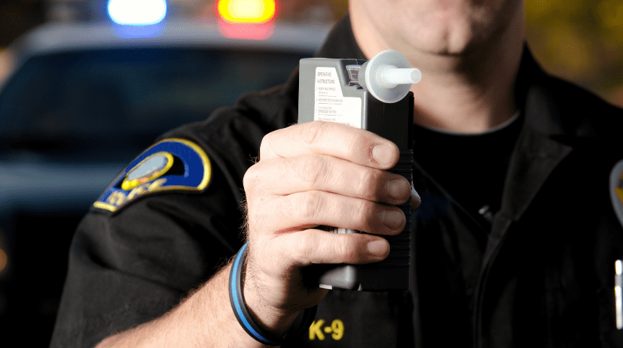 Image of an officer giving a DUI, Issa Castro Law Firm.