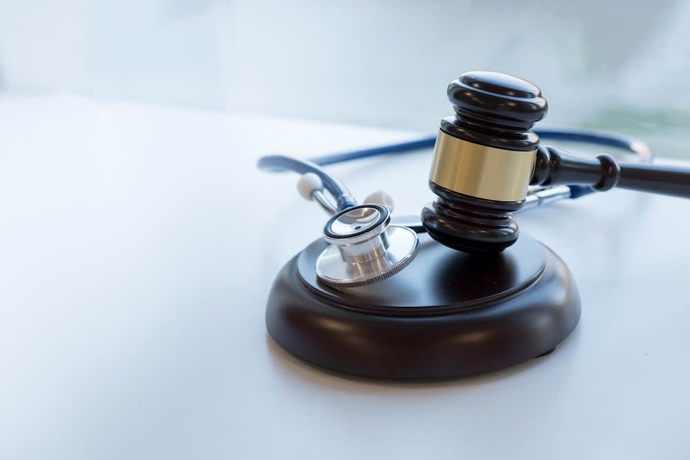 Judges hammer with stethoscope